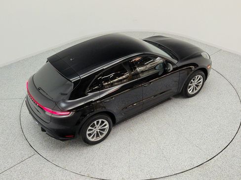 Used 2023 Porsche Macan AWD/4WD image 27