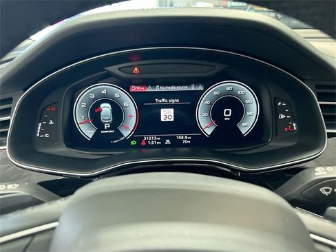 Used 2022 Audi Q8 Prestige w/ Prestige Package image 13