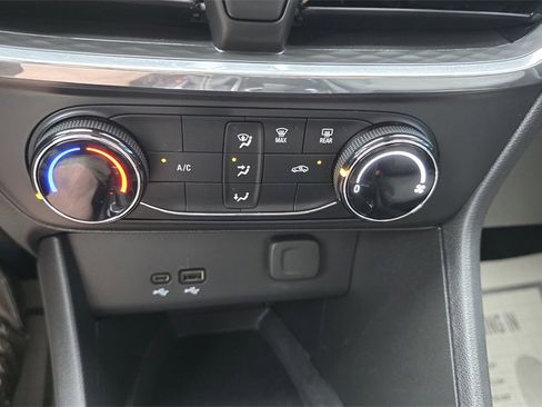 Used 2025 Buick Encore GX Preferred image 23