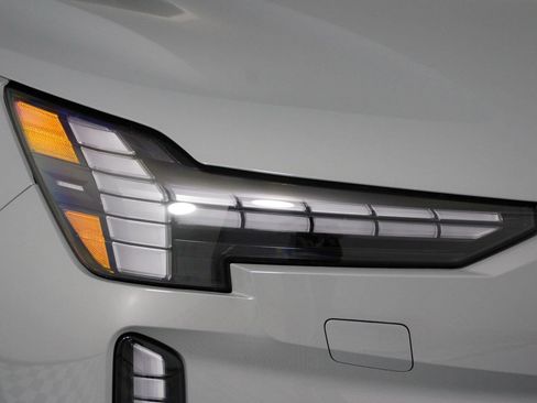New 2026 Volvo EX90 Ultra AWD/4WD image 13