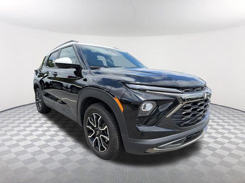 Used 2025 Chevrolet TrailBlazer ACTIV w/ Driver Confidence Package FWD image 3