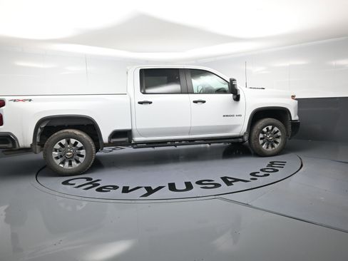 Used 2024 Chevrolet Silverado 2500 Custom w/ Custom Convenience Package AWD/4WD image 10