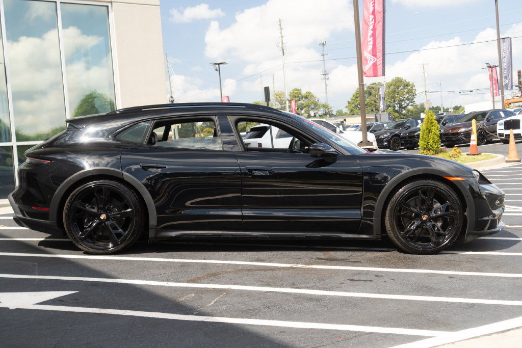 Used 2022 Porsche Taycan 4 Cross Turismo w/ Premium Package AWD/4WD image 9