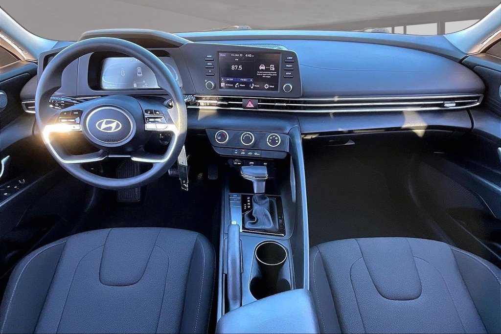 Used 2024 Hyundai Elantra SE FWD image 7