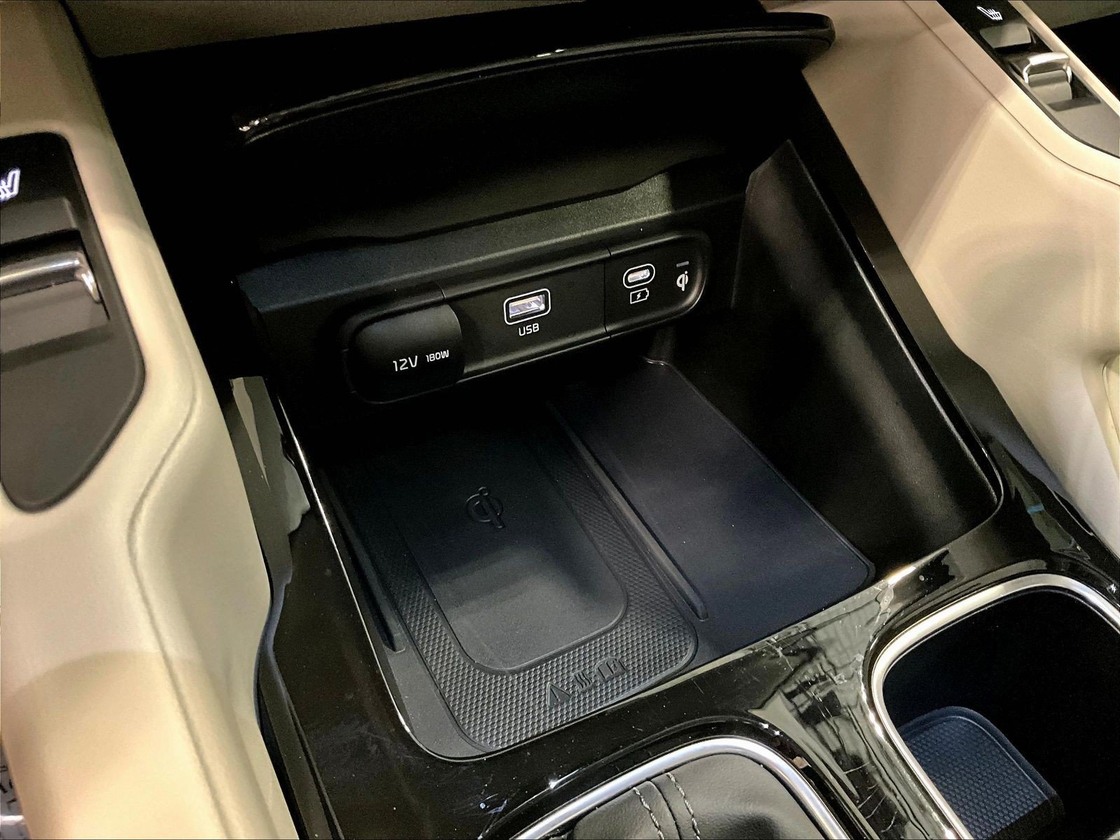 Used 2025 Kia Telluride S FWD image 16
