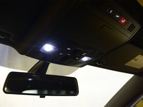 Used 2017 Volkswagen GTI SE image 25