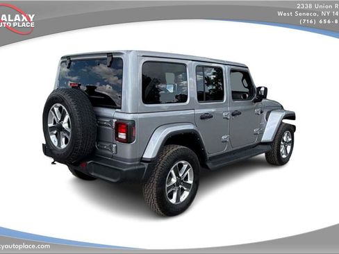 Used 2021 Jeep Wrangler Unlimited Sahara w/ Cold Weather Group AWD/4WD image 5