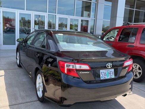 Used 2014 Toyota Camry SE FWD image 3