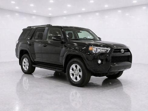 Used 2020 Toyota 4Runner SR5 AWD/4WD image 8