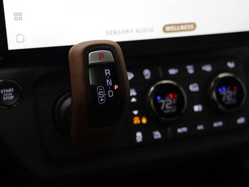 New 2026 Land Rover Defender 110 OCTA AWD/4WD image 16