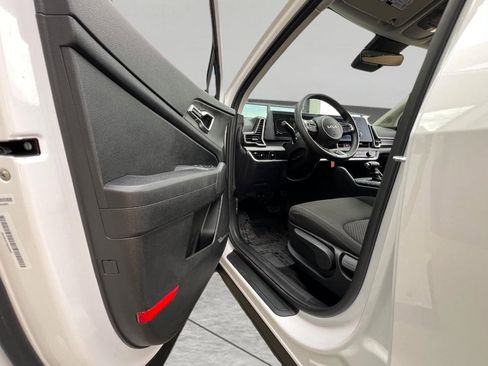 Used 2025 Kia Sportage LX image 15