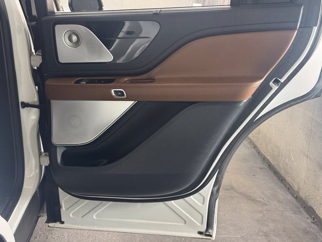 Used 2023 Lincoln Aviator Reserve w/ Equipment Group 201A AWD/4WD image 25