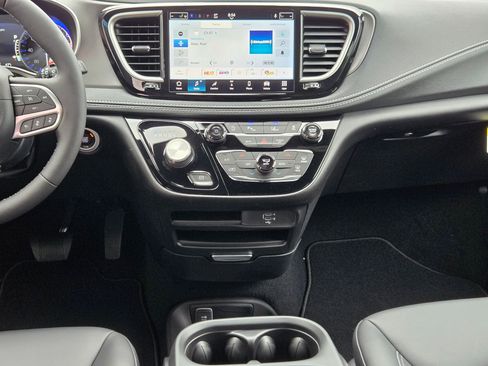 New 2027 Chrysler Pacifica Select FWD image 16