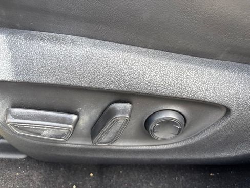 Used 2020 Toyota RAV4 XLE Premium w/ Carpet Mat Package FWD image 21