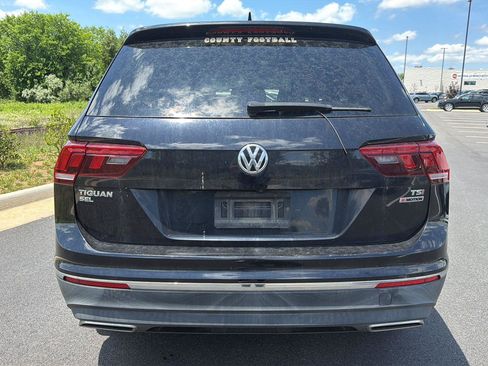 Used 2018 Volkswagen Tiguan SEL AWD/4WD image 2