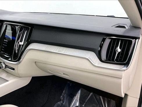 Used 2024 Volvo S60 B5 Plus image 19