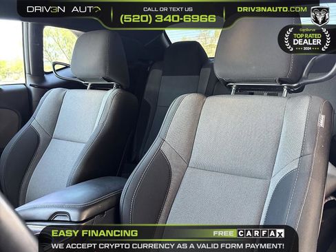 Used 2015 Dodge Challenger SXT RWD image 8