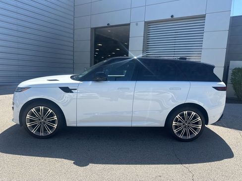 Used 2024 Land Rover Range Rover Sport Dynamic SE AWD/4WD image 3