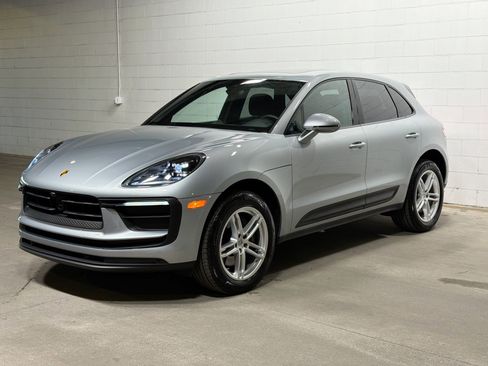 Used 2025 Porsche Macan image 9