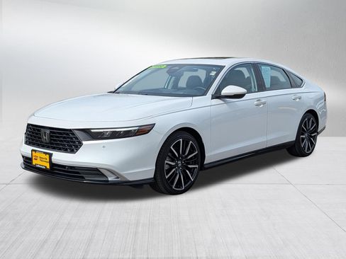 Used 2023 Honda Accord Touring image 3