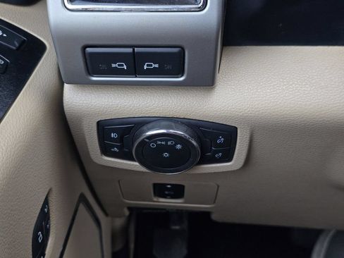 Used 2020 Ford F250 Lariat w/ Chrome Package AWD/4WD image 13