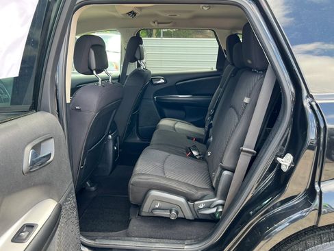 Used 2020 Dodge Journey SE w/ SE Popular Equipment Group image 11