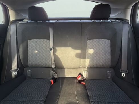 Used 2018 Buick Regal Preferred image 13