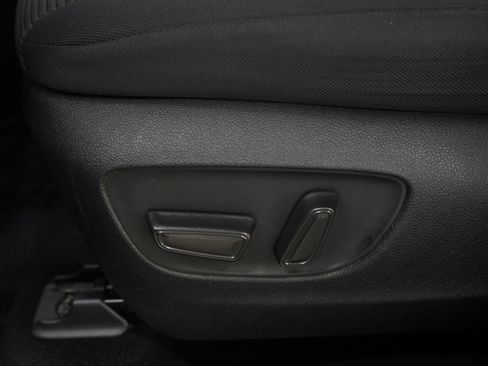 Used 2020 Toyota Highlander L AWD/4WD image 25