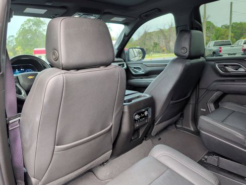 Used 2022 Chevrolet Tahoe LT w/ Luxury Package RWD image 16