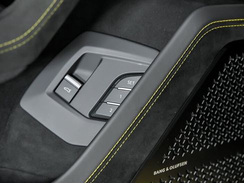 Used 2023 Lamborghini Urus Performante AWD/4WD image 16