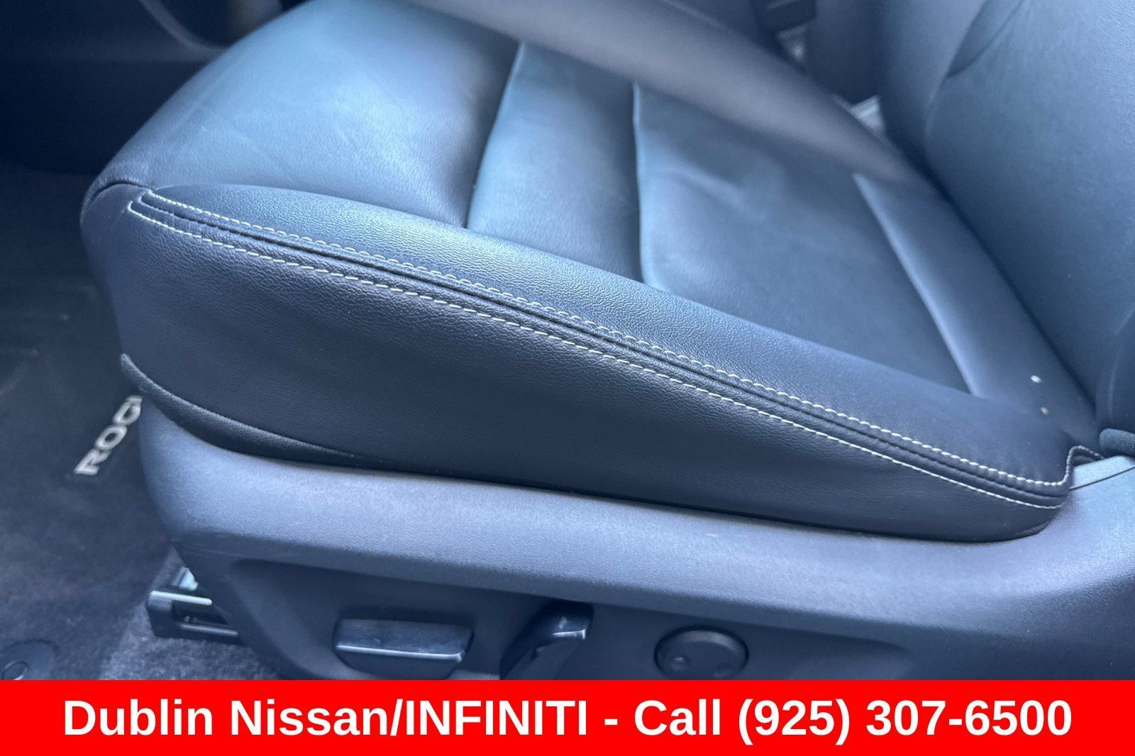 Used 2024 Nissan Rogue SL AWD/4WD image 14