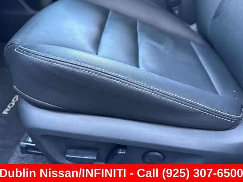 Used 2024 Nissan Rogue SL AWD/4WD image 14
