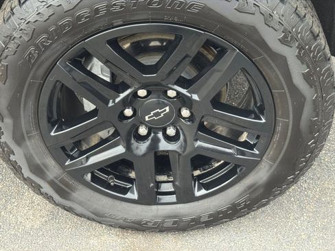 Used 2024 Chevrolet Silverado 1500 Custom image 9