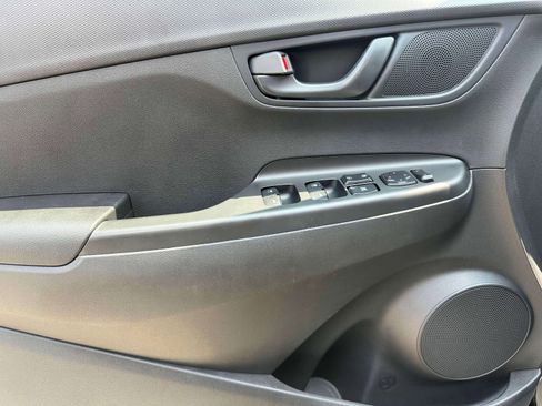 Used 2022 Hyundai Kona SE w/ Cargo Package image 15