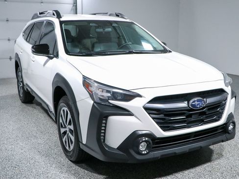 Used 2023 Subaru Outback Premium AWD/4WD image 5