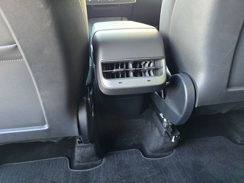 Used 2023 Tesla Model Y Performance image 29