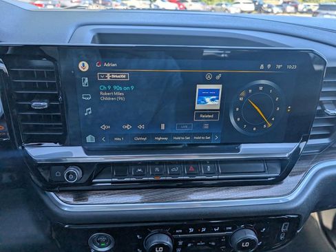 Used 2022 Chevrolet Silverado 1500 LT AWD/4WD image 18