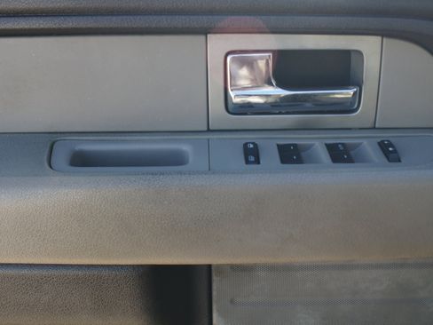 Used 2010 Ford F150 XLT image 18