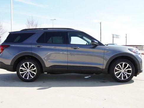 Used 2025 Ford Explorer ST-Line image 10