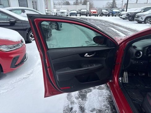 Used 2023 Kia Forte GT w/ GT2 Package image 9