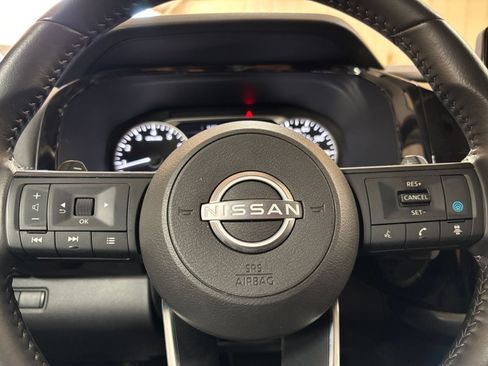 Used 2025 Nissan Pathfinder SV FWD image 25