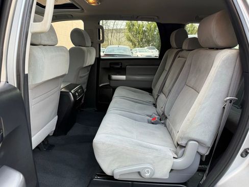 Used 2019 Toyota Sequoia SR5 AWD/4WD image 11