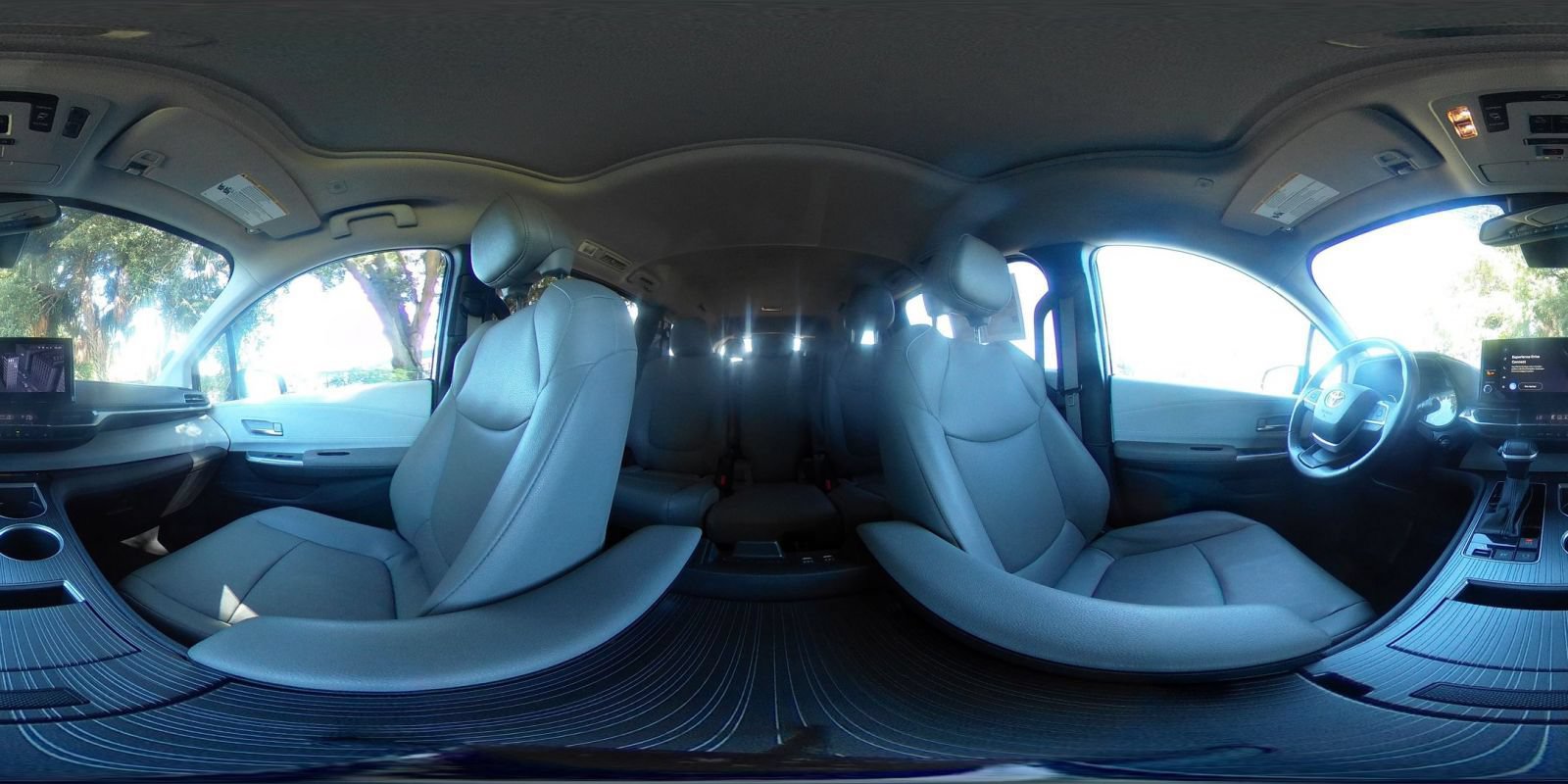 Used 2025 Toyota Sienna XLE FWD image 45