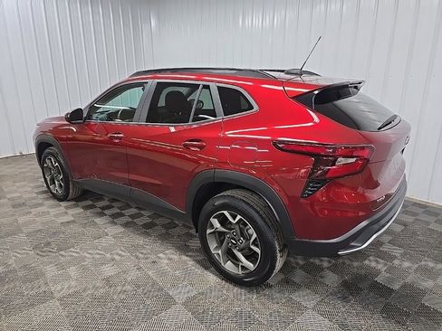 Used 2024 Chevrolet Trax LT w/ Sunroof Package image 9