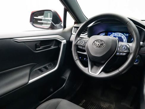 Used 2021 Toyota RAV4 SE w/ Weather & Moonroof Package AWD/4WD image 11