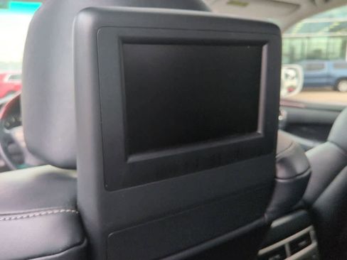 Used 2013 Lexus LX 570 4WD w/ Luxury Pkg image 40