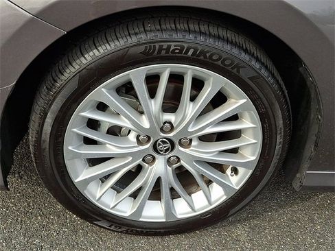 Used 2020 Toyota Camry XLE image 8
