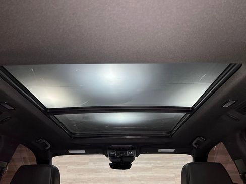 Used 2023 Cadillac Escalade Premium Luxury image 18