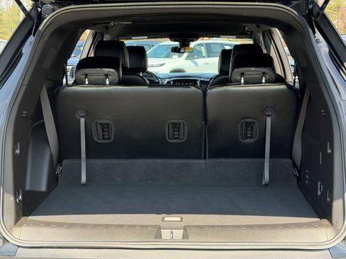 Used 2023 Chevrolet Traverse LT image 14