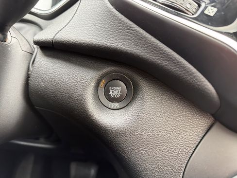 Used 2021 Jeep Cherokee Limited image 18